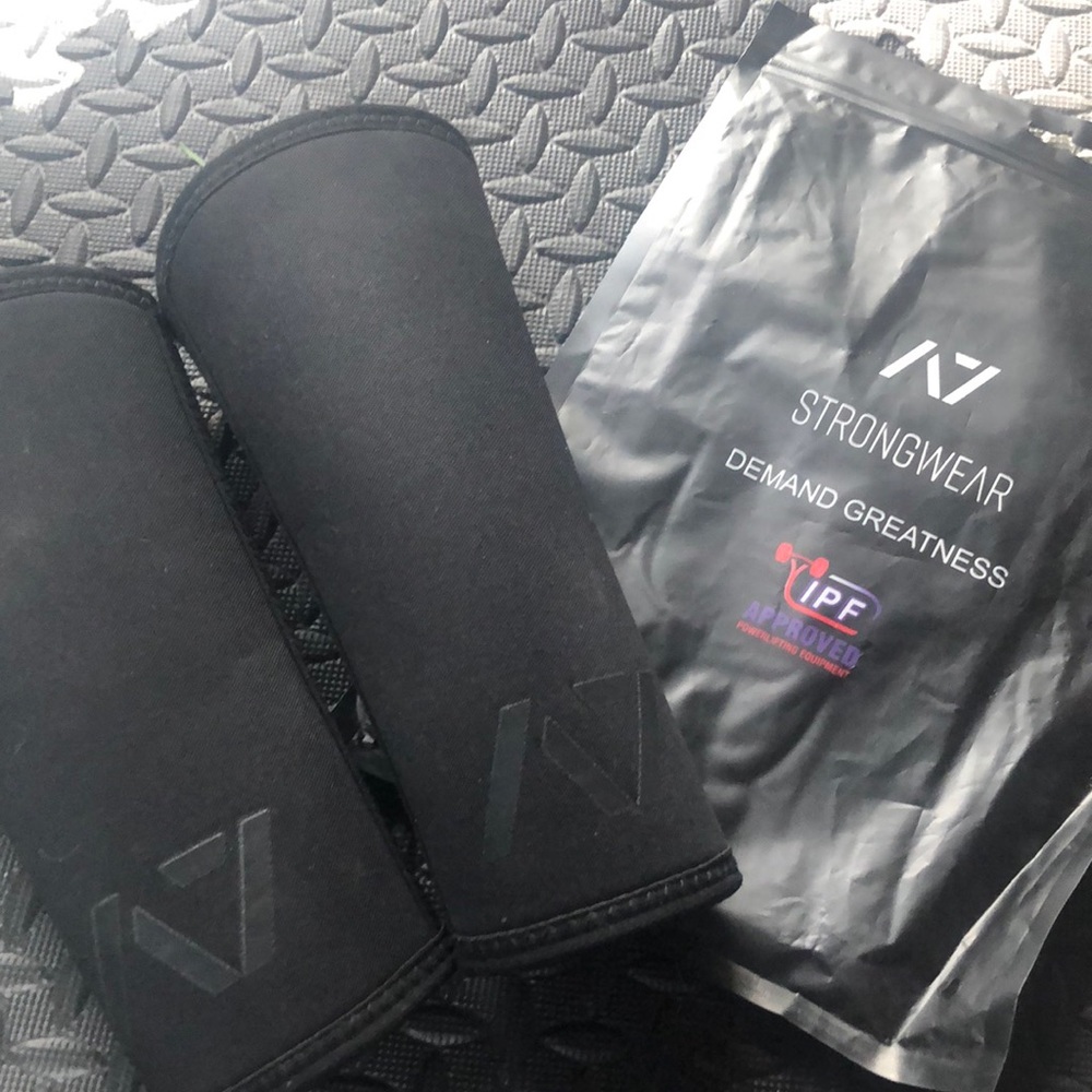 A7 knee sleeves